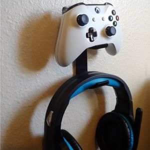 Headphones and xbox holder